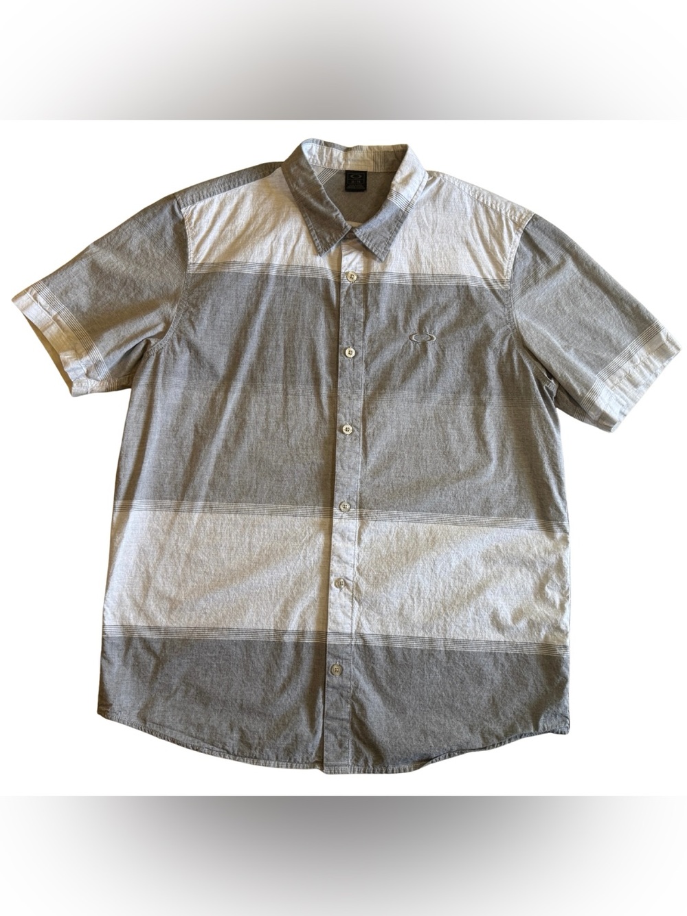 Oakley Men XL Short Sleeve‎ Button Up Shirt Gray White Colorblock Striped Casual